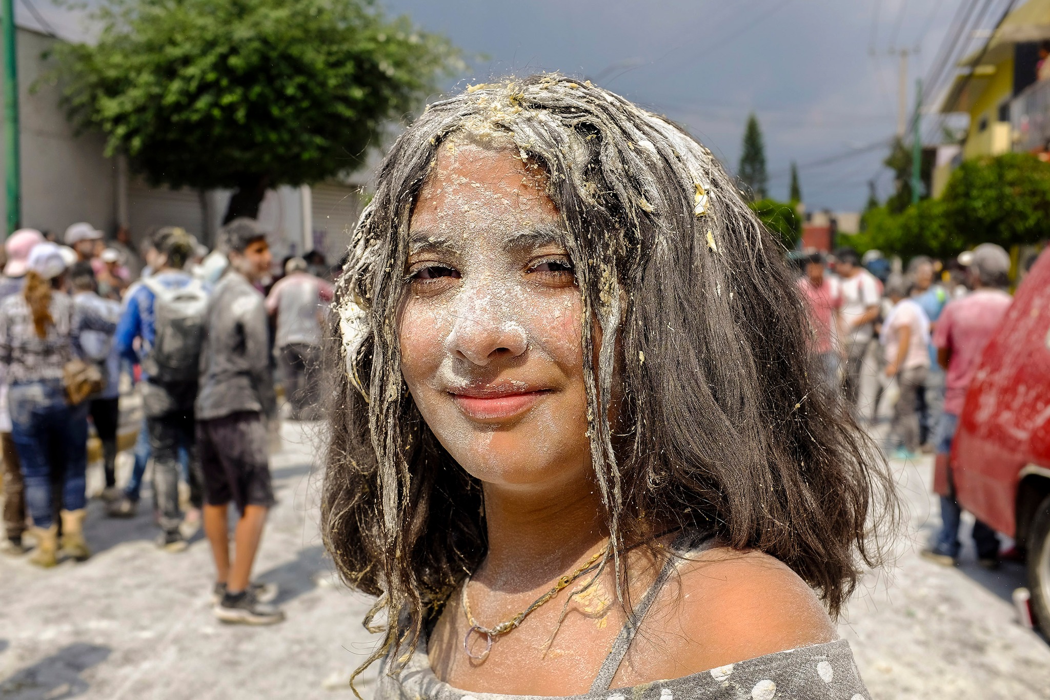 Fiesta de San Pablo en Chimalhuacán: Explosión de Color, Harina y Huevos