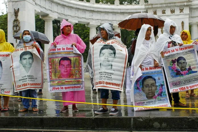 Marcha por los 43 desaparecidos de Ayotzinapa
