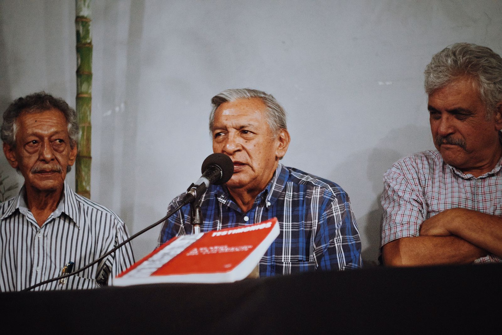 Conmemorando la lucha y transformación presentan libro: “Testimonios, 50 Años del CCH Oriente”