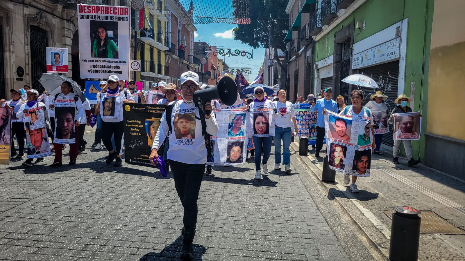 Marchan en Puebla en conmemoración del Día de las Víctimas de Desapariciones Forzadas