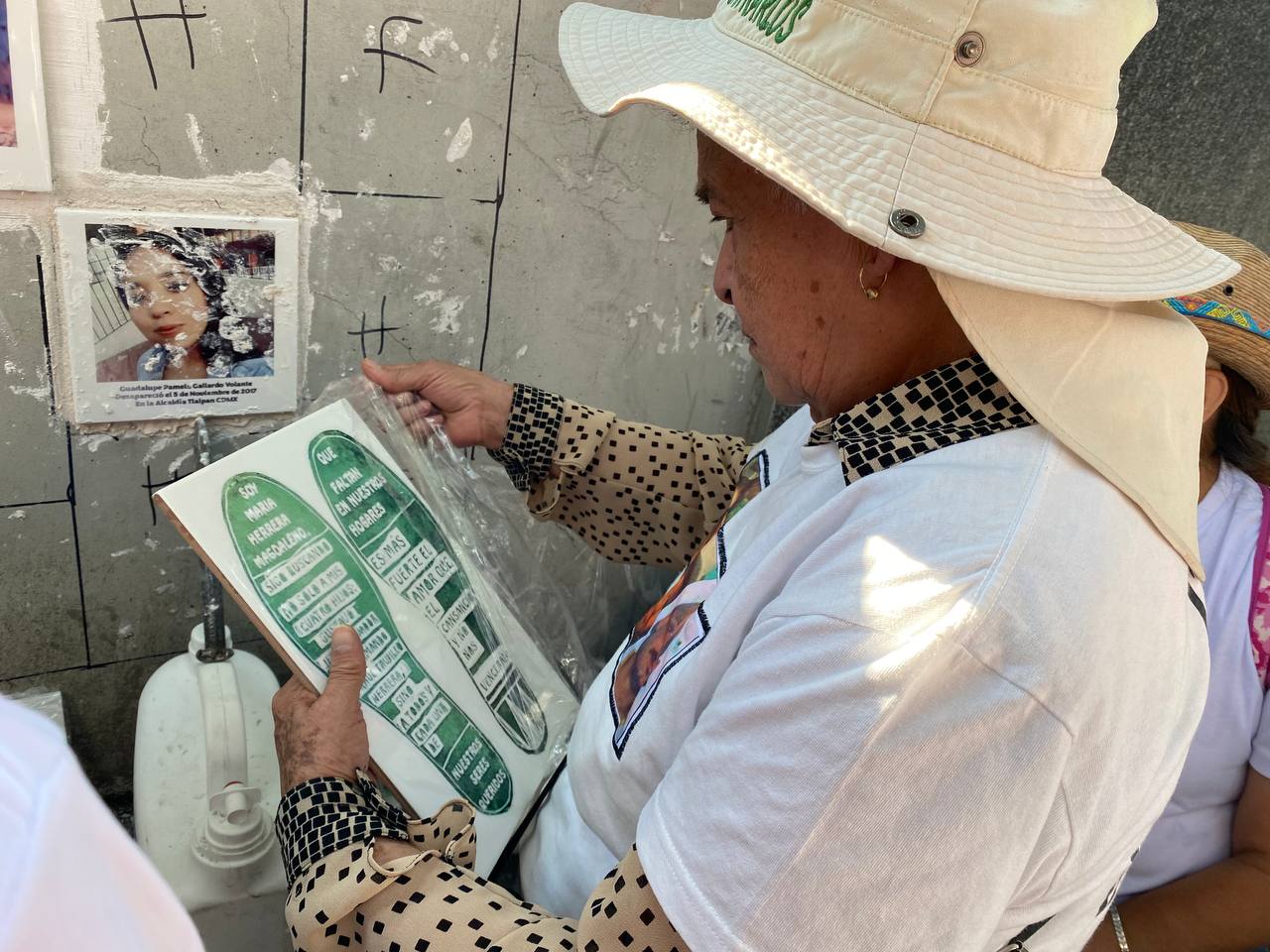 “No claudicaremos en nuestra lucha por encontrarles”: colocan nuevas losetas de búsqueda frente a la FGR