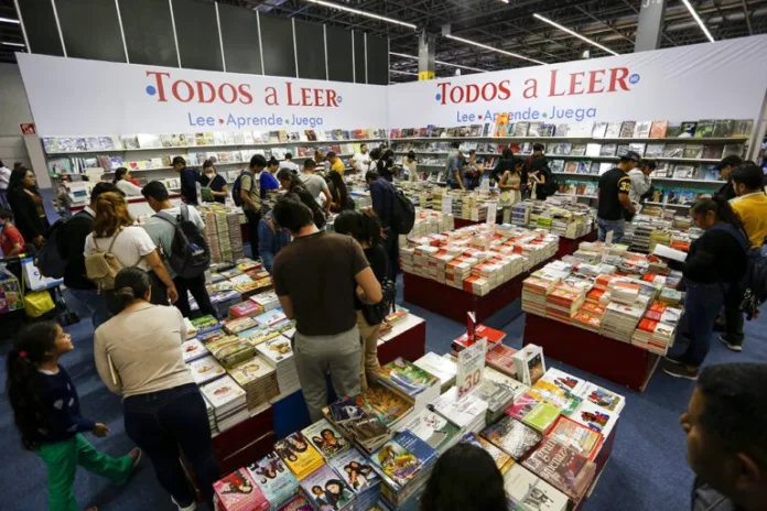 FIL-6-768x512 Inicia la FIL Guadalajara con un pabellón colorido, lleno de libros y actividades culturales