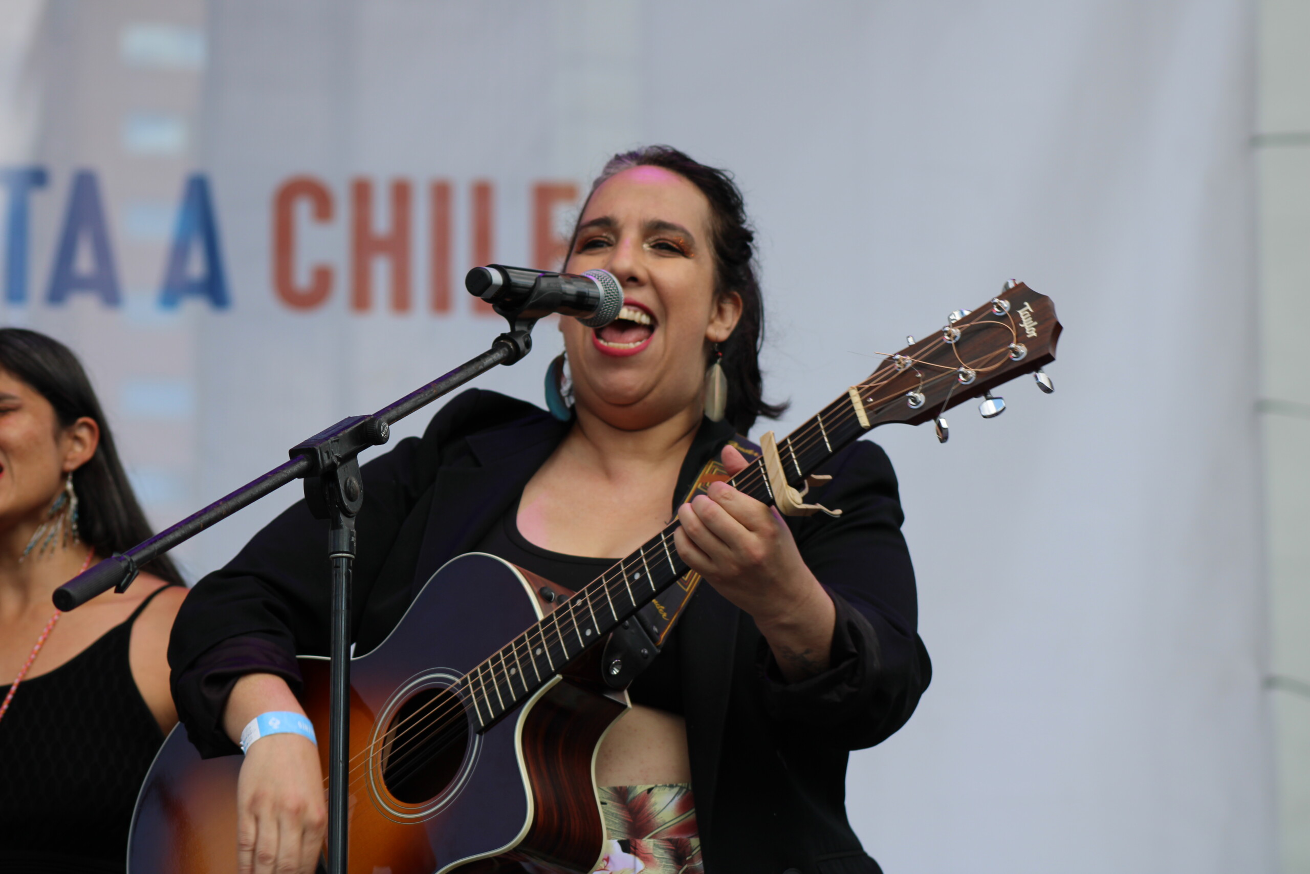 Así fue el concierto “México le canta a Chile” en memoria del Golpe de Estado en Chile