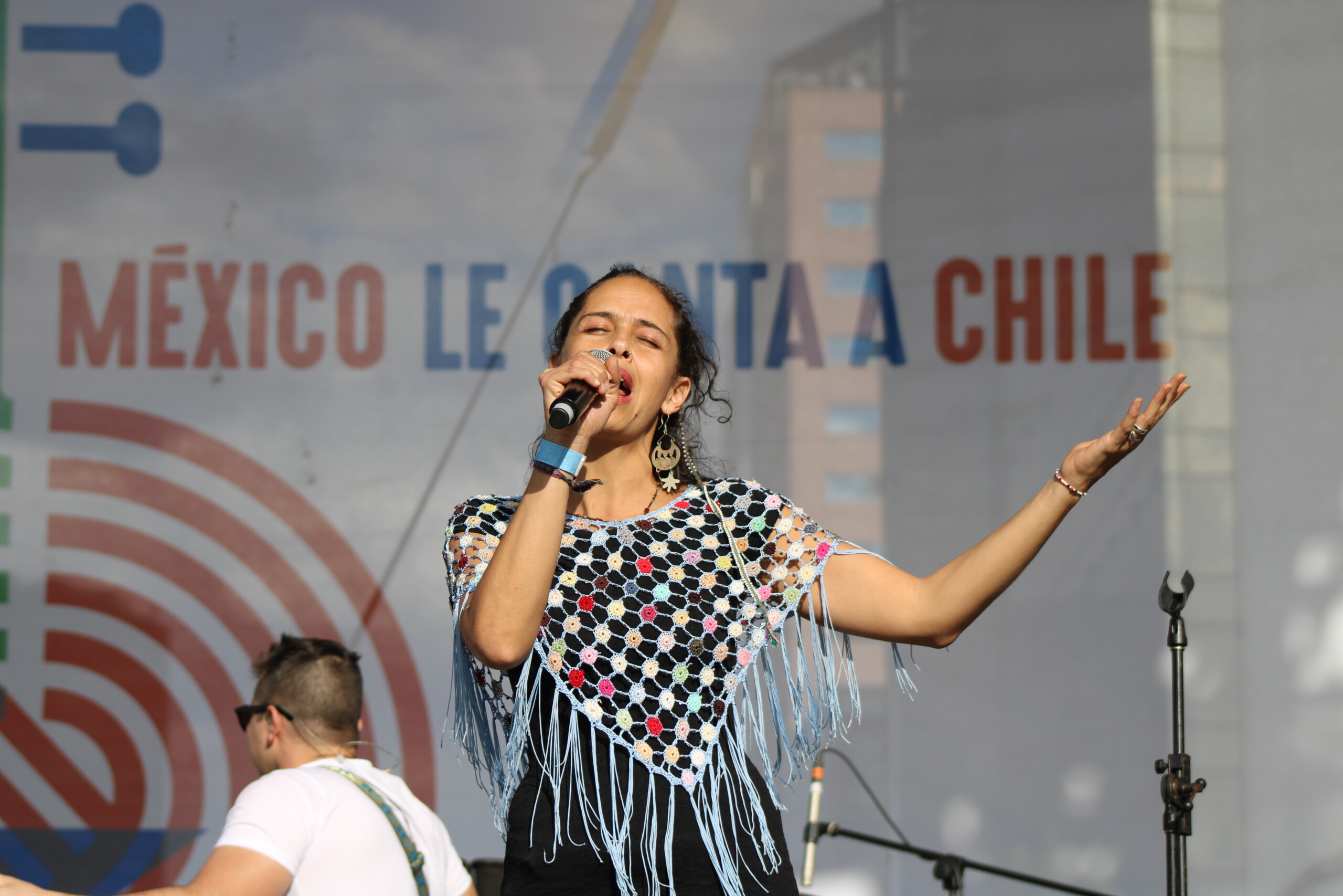 Así fue el concierto “México le canta a Chile” en memoria del Golpe de Estado en Chile