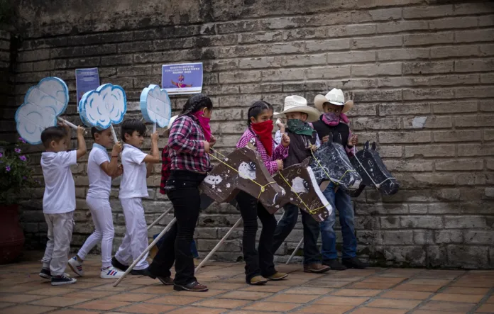 Teatro Niños Temaca 6 Niñas y niños de Temacapulín llevan la lucha por el agua al escenario teatral
