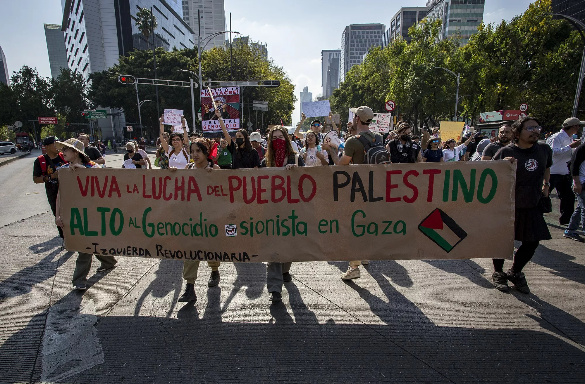 Miles se movilizan en la CDMX en apoyo a Palestina y exigen un alto al conflicto en Gaza