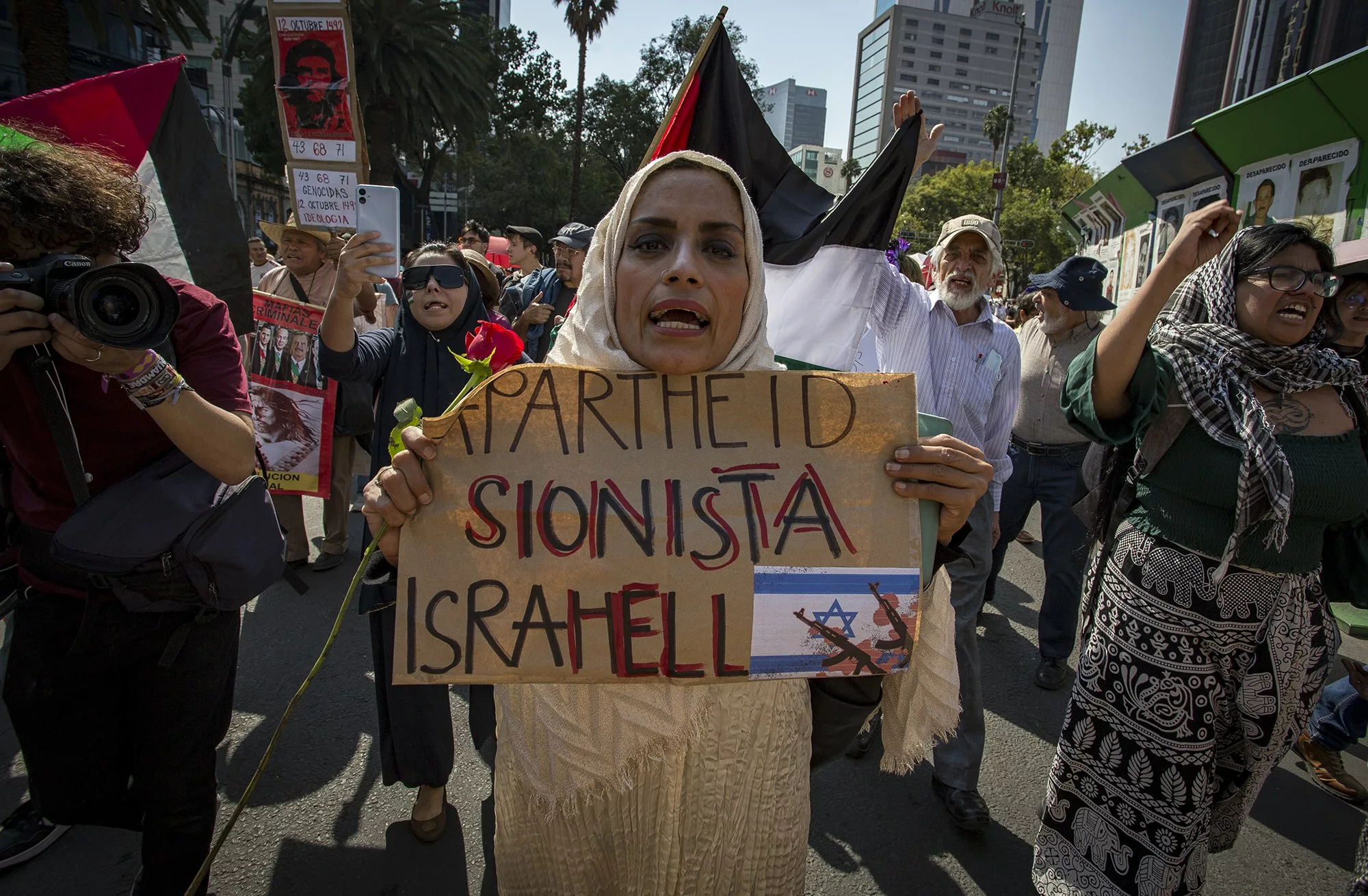 Miles se movilizan en la CDMX en apoyo a Palestina y exigen un alto al conflicto en Gaza