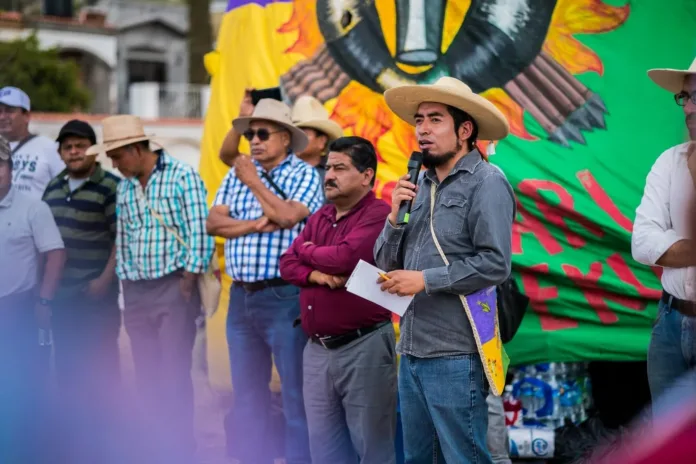 406319584_670247168627955_4193688145230898942_n El Consejo Supremo Indígena de Michoacán acusó al presidente municipal de Erogarícuaro de amenazar con desaparecer a su portavoz, Pavel Ulíánov Guzmán, intensificando la lucha por la autonomía indígena y la seguridad de sus líderes.