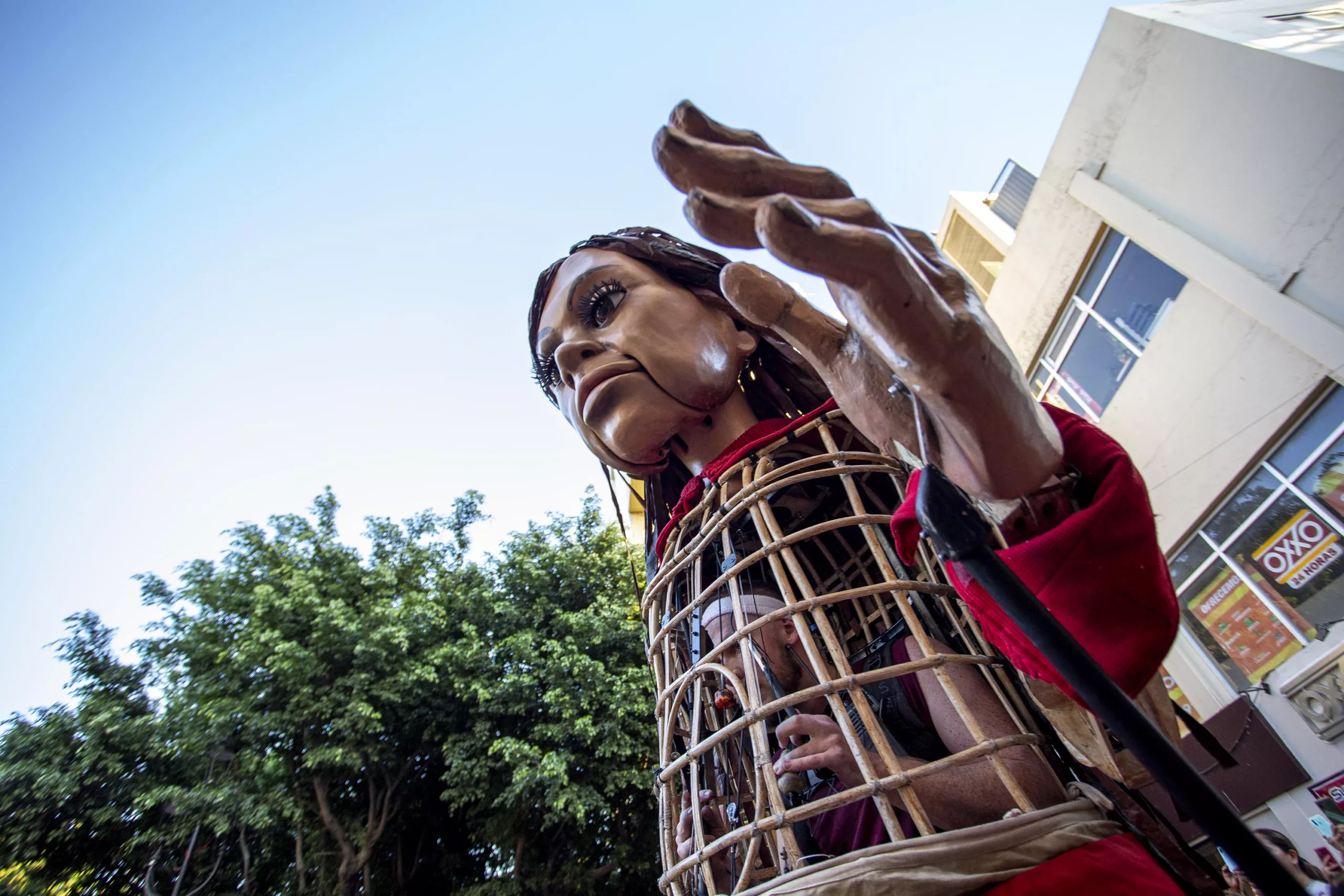 “La Pequeña Amal” visita Guadalajara para mandar un gigante mensaje de solidaridad y esperanza a las personas migrantes