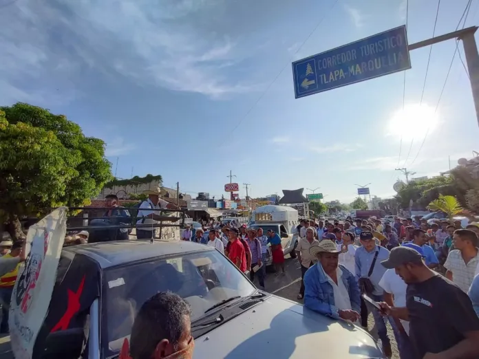 F_9M7t2WYAAnUfr La comunidad de Buena Vista, Guerrero instala bloqueo en exigencia de justicia