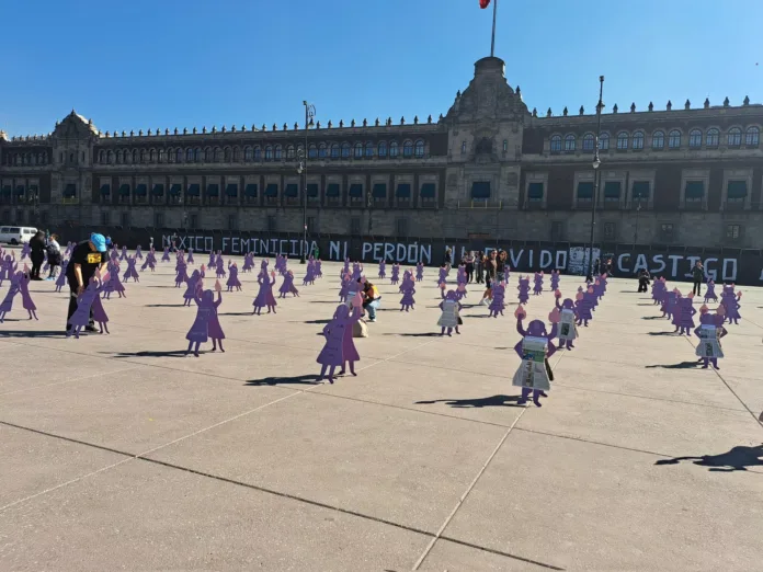 F_y0VybbkAAuM6H Organizaciones colocan tres mil siluetas por la justicia: Exigen medidas contra la creciente ola de feminicidios en México