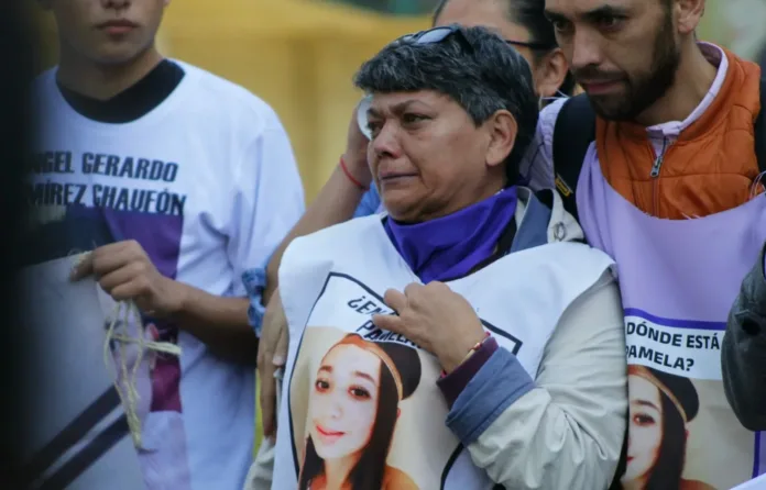 fcba7bc6-11a4-4403-bb55-cf23adf23ef0 A 6 años de la desaparición de Pamela Gallardo familiares se manifestaron a las afueras de la Fiscalía CDMX