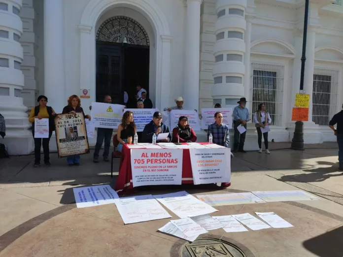 Pobladores del Río Sonora protestan frente a Palacio de Gobierno