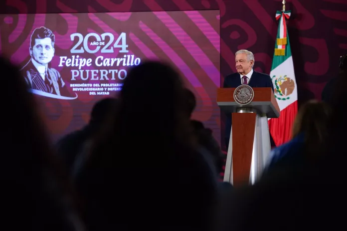 2024-01-25-Conferencia-de-prensa-matutina-Palacio-Nacional-Foto-16 AMLO propone revocación de mandato vinculante con 30 por ciento de participación