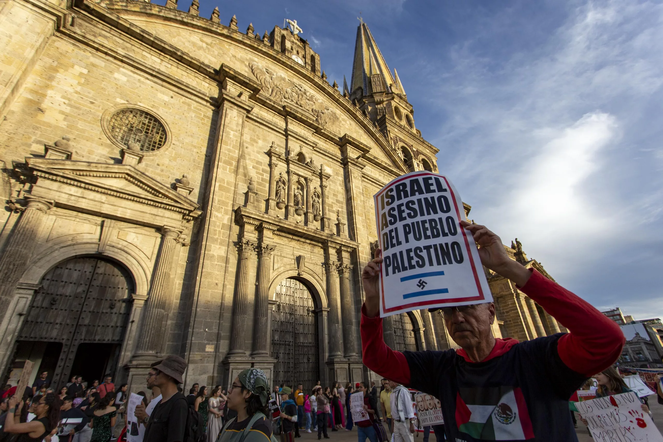 Marcha en Guadalajara exige justicia para Palestina y condena el genocidio en Gaza
