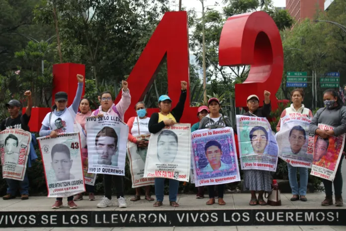 ayotzinapa Padres de los 43 denuncian división y llaman a la unidad en Asamblea Nacional Popular