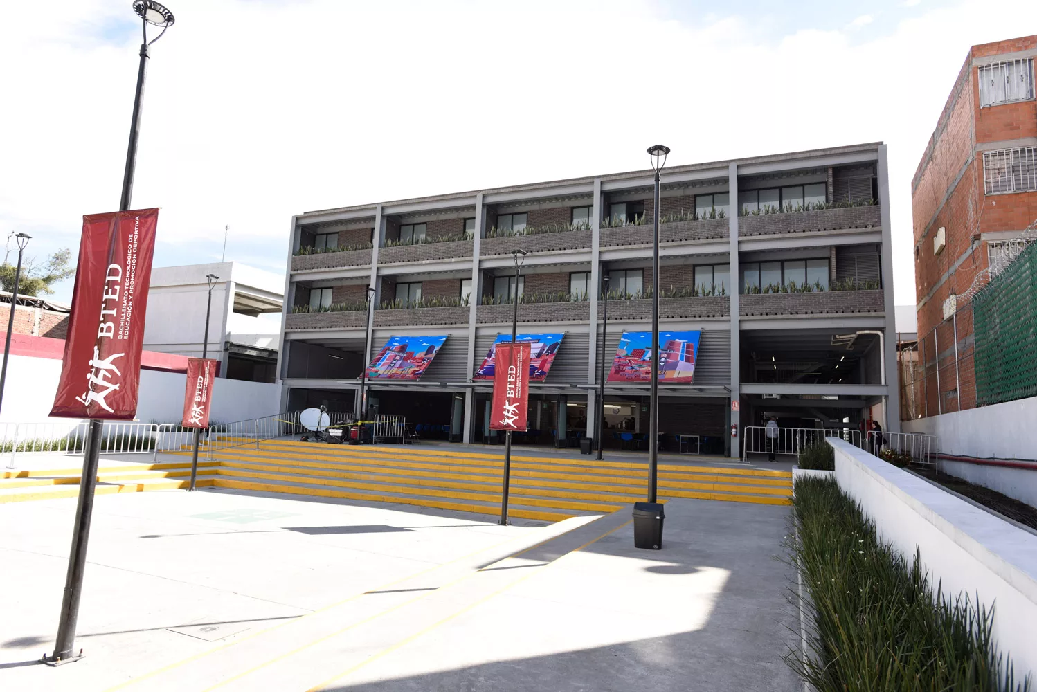 AMLO inaugura bachillerato técnico y deportivo en Tepito
