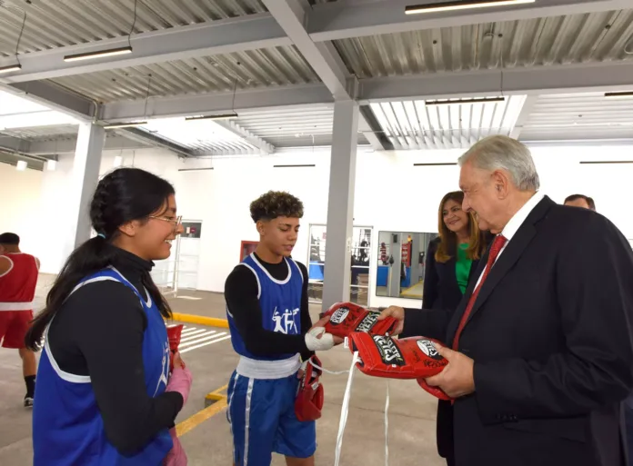 2024-02-12-Presidente-AMLO-Inauguracion-del-BTED-Foto-16 AMLO inaugura bachillerato técnico y deportivo en Tepito