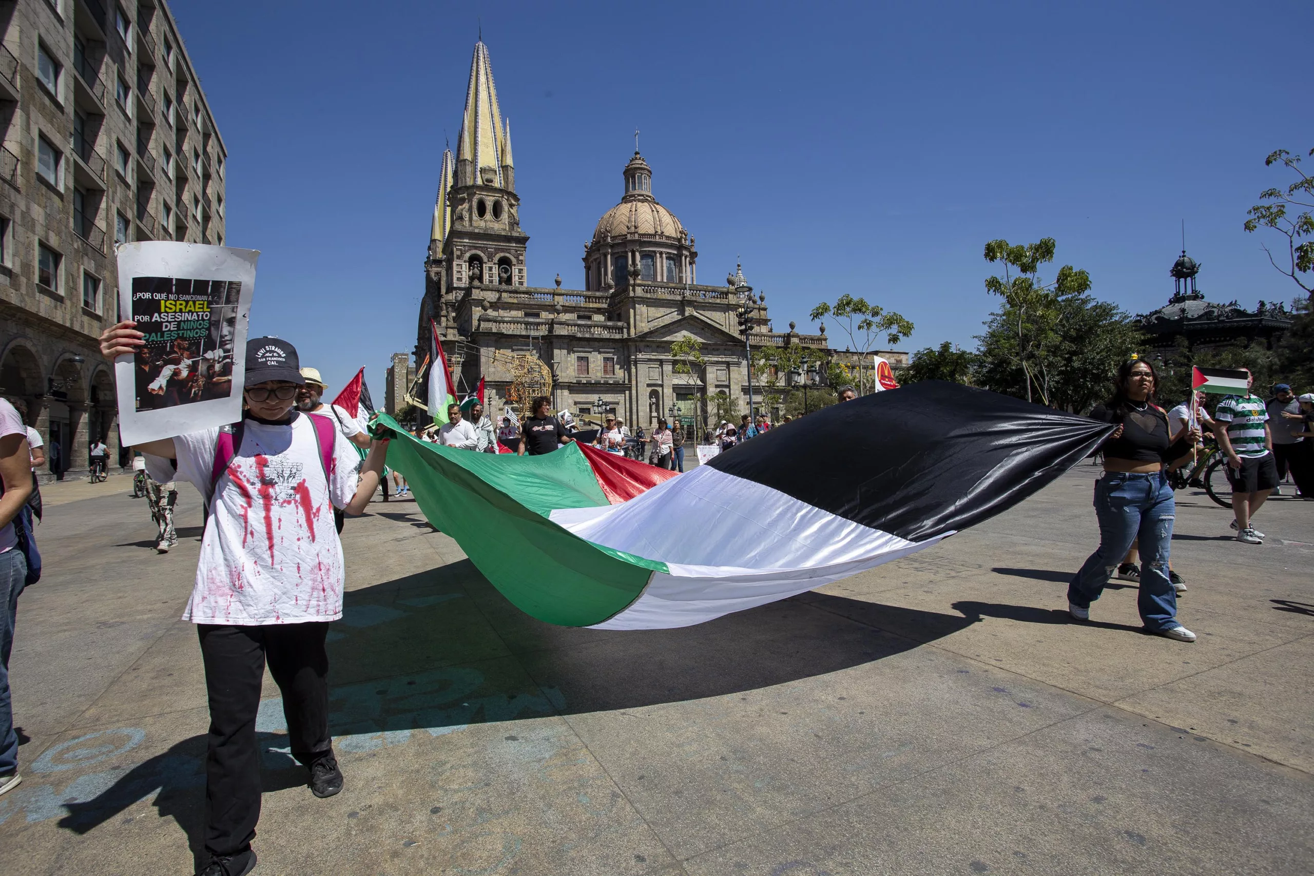 Marcha en Guadalajara al consulado de EEUU, condenan veto a resolución en la ONU que pedía cese de fuego en Gaza