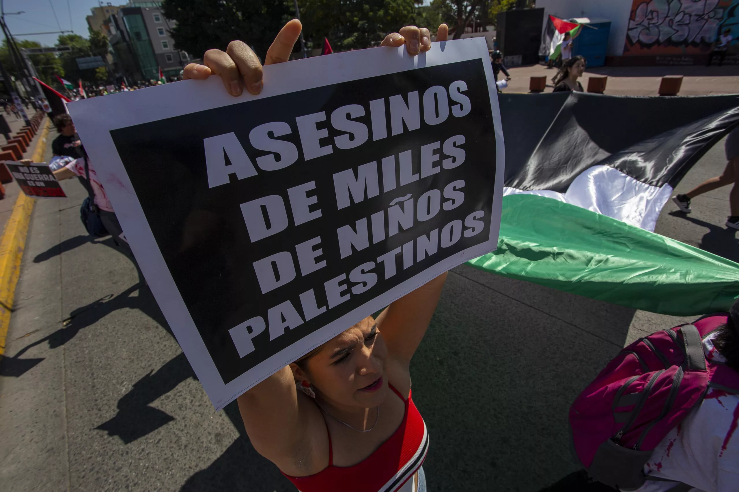 Marcha en Guadalajara al consulado de EEUU, condenan veto a resolución en la ONU que pedía cese de fuego en Gaza