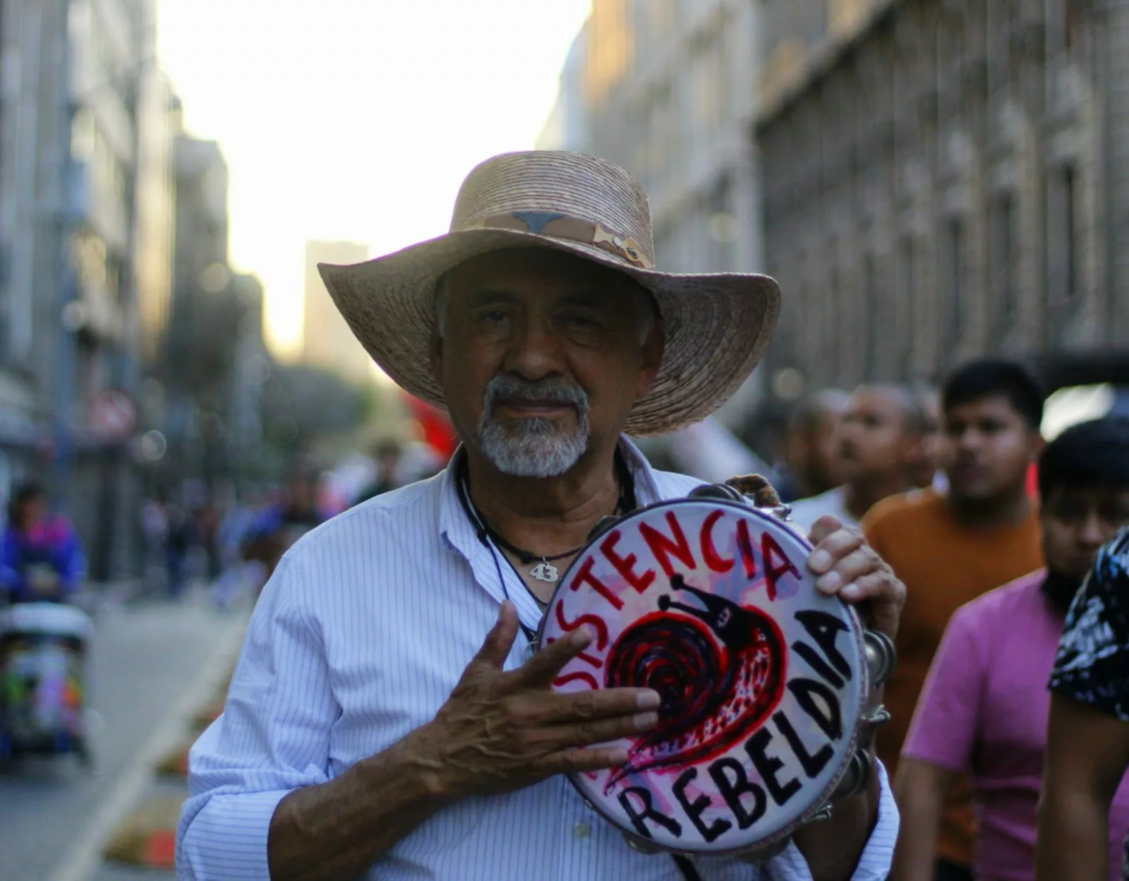 A más de 9 años de la desaparición de los 43 normalistas de Ayotzinapa, sus madres y padres marchan en la CDMX