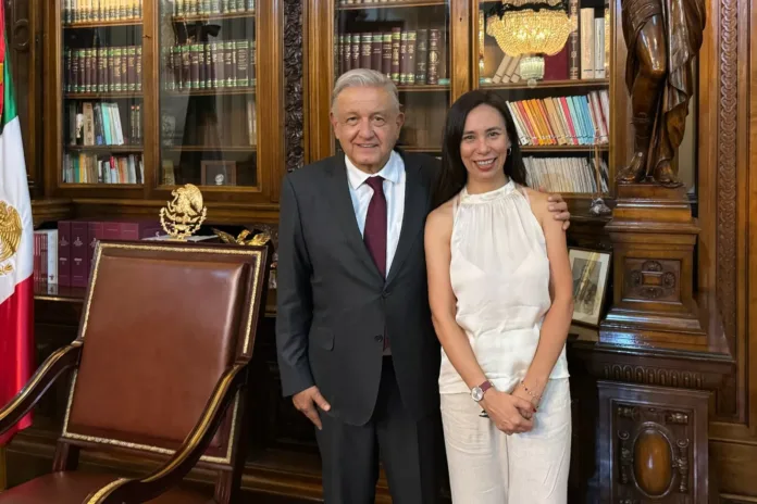 PHOTO-2024-04-03-19-16-15 Se reúnen AMLO y Tania Rodríguez Mora, rectora de la UACM