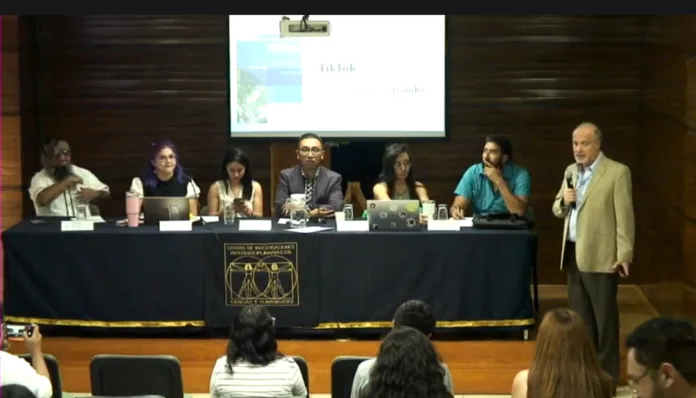 20240524_190450 (1) La UNAM presenta el libro TikTok para la Educación