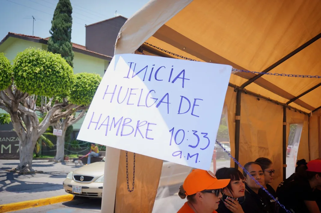 Foto 1 Madres inician huelga de hambre para exigir al Congreso de Jalisco la aprobación de la #LeyVicaria