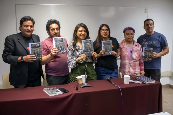 valle 1 La Universidad Autónoma de la Ciudad México en la sede del plantel del Valle fue presentado el libro manual; Ciudad Mercantil por académicos, acompañantes de resistencia de los pueblos originarios y compañía jurídica.