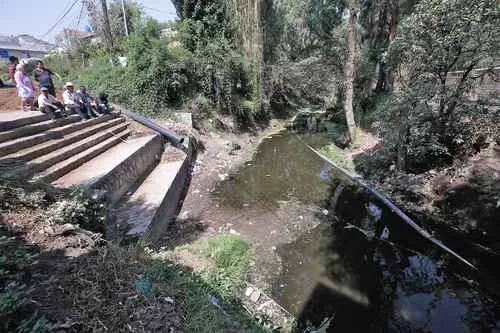 La Coordinación de los Pueblos de Xochimilco, dio a conocer una orden judicial para garantizar la distribución hídrica en San Gregorio Atlapulco mediante un comunicado emitido por los chinamperos de la zona. Se manifestaron los problemas ambientales y de abastecimiento de agua de la comunidad, por lo que se les exigió a las autoridades atender el caso urgentemente. La Coordinación de los Pueblos de Xochimilco, dio a conocer una orden judicial para garantizar la distribución hídrica en San Gregorio Atlapulco mediante un comunicado emitido por los chinamperos de la zona. Se manifestaron los problemas ambientales y de abastecimiento de agua de la comunidad, por lo que se les exigió a las autoridades atender el caso urgentemente.