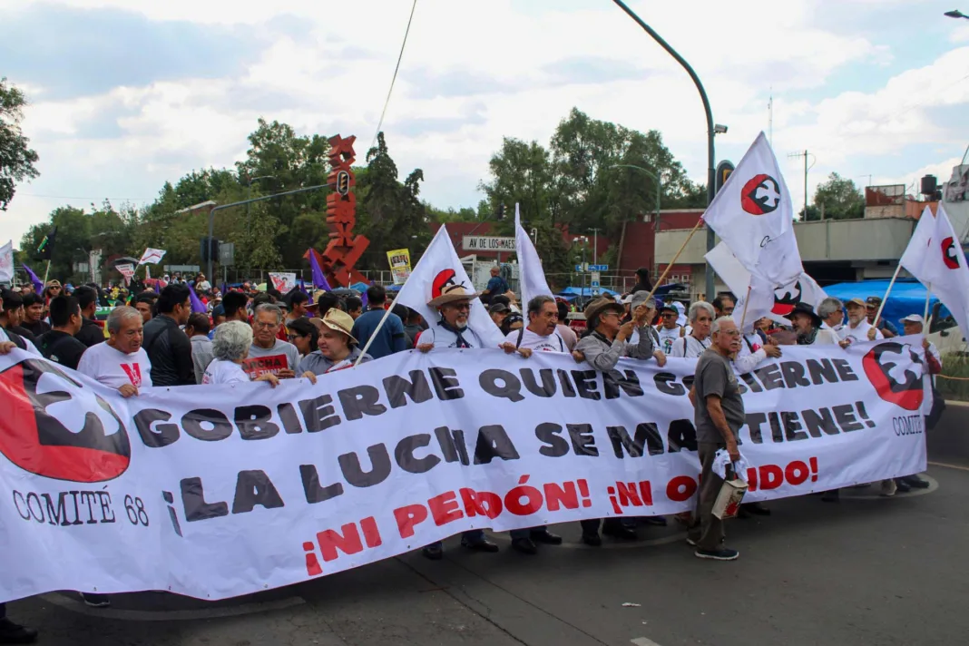 El 10 de junio del año en transcurso, se manifestaron diversos colectivos para continuar con la memoria de una lucha que aún no cesa. Se exigió un alto a la violencia represiva y el fortalecimiento de los movimientos que partieron de la injusticia. ¡Ni perdón, ni olvido! El 10 de junio del año en transcurso, se manifestaron diversos colectivos para continuar con la memoria de una lucha que aún no cesa. Se exigió un alto a la violencia represiva y el fortalecimiento de los movimientos que partieron de la injusticia. ¡Ni perdón, ni olvido!