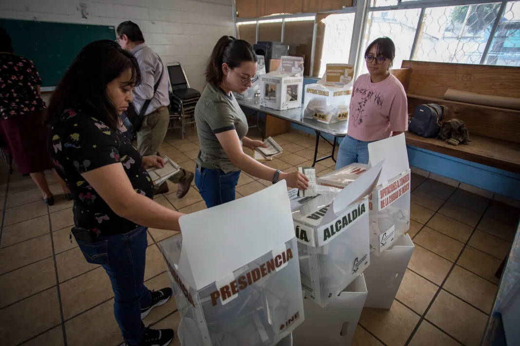 Este 3 de julio del 2024, se conmemoraron 69 años del primer voto femenino en México. Después de una dura y constante lucha, las mujeres lograron participar por primera vez en las elecciones de la XLlll Legislatura del Congreso de la Unión, el 3 de julio de 1955. Este 3 de julio del 2024, se conmemoraron 69 años del primer voto femenino en México. Después de una dura y constante lucha, las mujeres lograron participar por primera vez en las elecciones de la XLlll Legislatura del Congreso de la Unión, el 3 de julio de 1955.