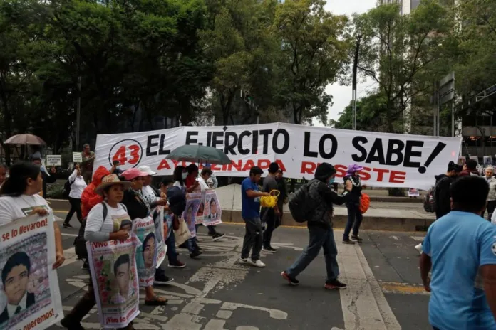Más que un informe sentí como si el presidente estuviera acusándose de todo lo que le han hecho. No veo que se trate de un informe, porque no habla de las líneas de investigación, de los avances que se han tenido o de lo que se ha hecho por encontrar a nuestros hijos. Más que un informe sentí como si el presidente estuviera acusándose de todo lo que le han hecho. No veo que se trate de un informe, porque no habla de las líneas de investigación, de los avances que se han tenido o de lo que se ha hecho por encontrar a nuestros hijos.