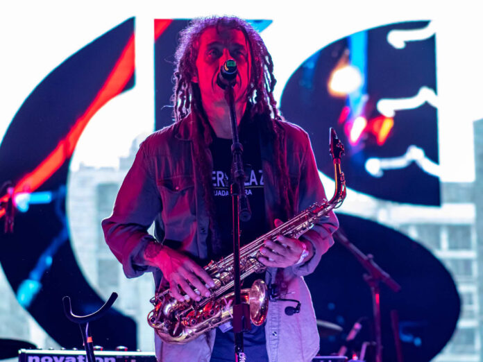 Fanáticos del movimiento musical reggae, se dieron cita en Faro de Oriente, para despedir a Pimentel Gerardo, tallerista, productor radiofónico y fundador de "Voces del Oriente", donde colaboró por casi 20 años.