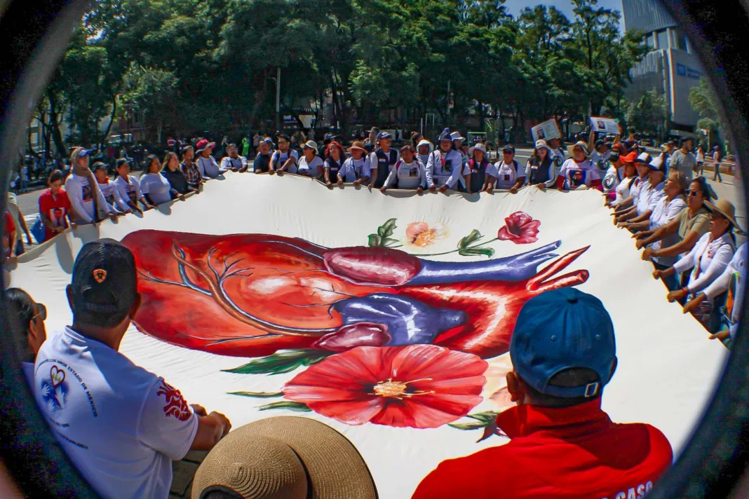 2-2 En el Día Internacional de las Víctimas de Desaparición Forzada, familias y madres buscadoras manifestaron su dolor e indignación a través de expresiones artísticas y políticas que declararon una lucha histórica e incansable por sus seres amados.