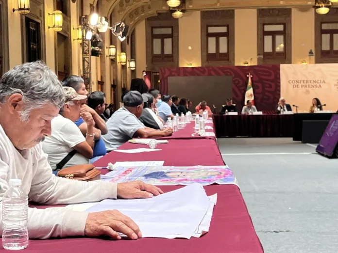 457285376_894784546010189_5955692543376330827_n Padres de los 43 concluyen reuniones con AMLO