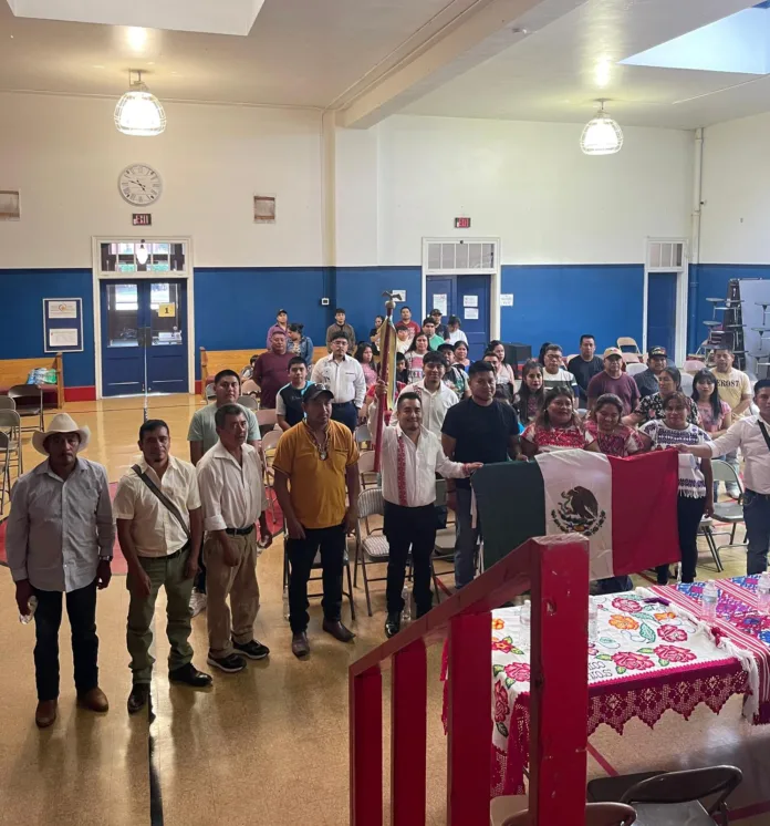GU5UG01bwAE3j93 Conforman migrantes ñuu savi autoridad tradicional en Estados Unidos