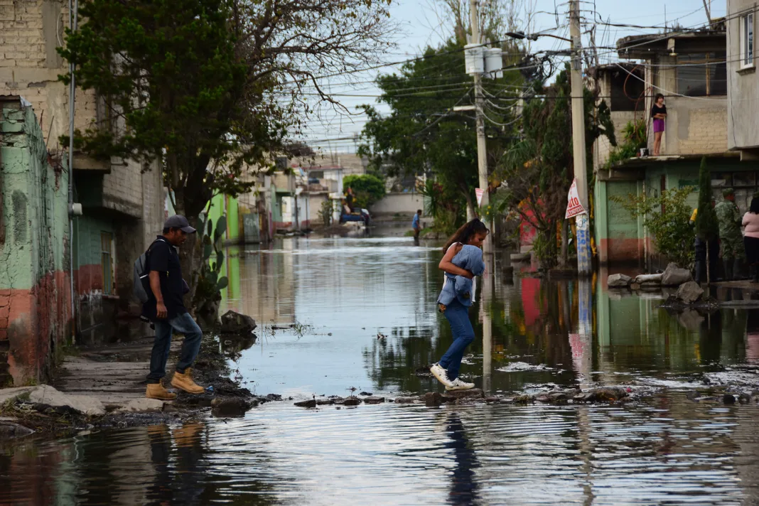 Topes Inundaciones en Chalco: Entre el agua y la solidaridad