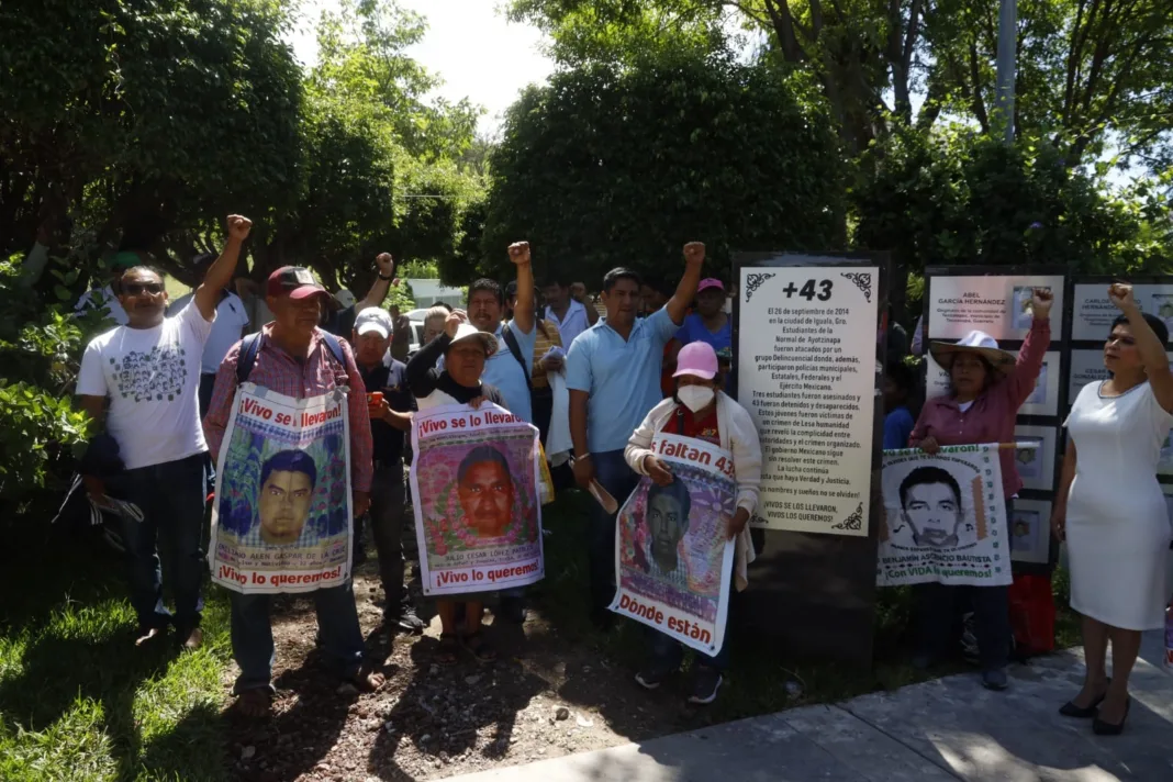 460640056_911699254318718_5606425762063388825_n Inauguran memorial por los 43 estudiantes desaparecidos: Un espacio de lucha y memoria