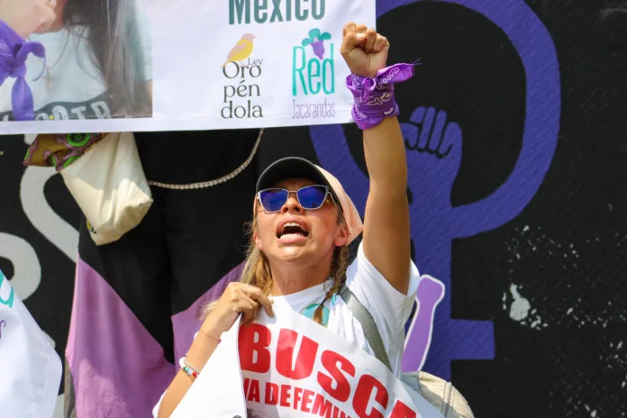 Colectivas Mujeres Sobrevivientes de Tentativa de Feminicidio se concentraron en la Glorieta de las Mujeres que Luchan, para después marchar hacia el Senado de la República, con el fin de exigir justicia y el seguimiento a la “Ley Oropéndola”. Colectivas Mujeres Sobrevivientes de Tentativa de Feminicidio se concentraron en la Glorieta de las Mujeres que Luchan, para después marchar hacia el Senado de la República, con el fin de exigir justicia y el seguimiento a la “Ley Oropéndola”.