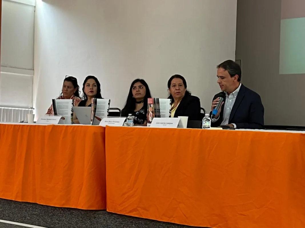 El CEPAD, presentó el documento memoria "Tejiendo hilos de resiliencia: memorias de la resistencia contra la tortura en México”, dónde se incluyeron testimonios de los sobrevivientes de tortura, para visibilizar, sensibilizar e informar sobre la violencia ejercida. El CEPAD, presentó el documento memoria "Tejiendo hilos de resiliencia: memorias de la resistencia contra la tortura en México”, dónde se incluyeron testimonios de los sobrevivientes de tortura, para visibilizar, sensibilizar e informar sobre la violencia ejercida.