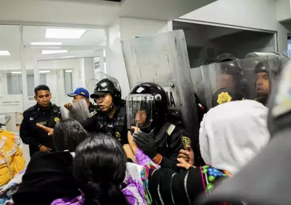 descarga Se rechazaron las agresiones contra la periodista Elizabeth Díaz y la detención arbitraria de Estefanía Galicia de Radio Zapote, perpetradas por miembros de la Secretaría de Seguridad Ciudadana el pasado 5 de septiembre.