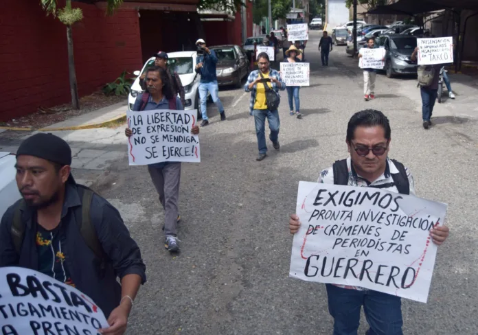 Article 19 México y Centroamérica exige a las instituciones y a los tres niveles del gobierno, implementar medidas de protección e investigación hacia periodistas y sus familiares, tras haber sido privado de su libertad el 29 de octubre Alberto Toledo Denova, hijo del periodista Marco Antonio Toledo Jaimes, en Taxco, Guerrero. Article 19 México y Centroamérica exige a las instituciones y a los tres niveles del gobierno, implementar medidas de protección e investigación hacia periodistas y sus familiares, tras haber sido privado de su libertad el 29 de octubre Alberto Toledo Denova, hijo del periodista Marco Antonio Toledo Jaimes, en Taxco, Guerrero.