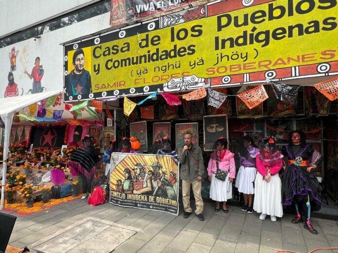 Con ofrenda y resistencia, la Casa de los Pueblos 'Samir Flores Soberanes' recuerda a Ramona, Pedro y Galeano