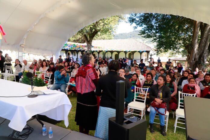 Presentan el libro Las Abejas de Acteal: El Camino de la No-Violencia en conmemoración de su 32 aniversario