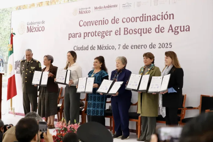 Clara Brugada Jefa de Gobierno de la CDMX junto con la gobernadora del EDOMEX Delfina Gómez Álvarez y la gobernadora de Morelos Margarita González Saravia, firmaron el Convenio de Coordinación para Proteger el Bosque de Agua. Una iniciativa para evitar la tala ilegal, cuidar el bosque y defender los recursos naturales, siendo fuentes de oxígeno y agua para la Capital Clara Brugada Jefa de Gobierno de la CDMX junto con la gobernadora del EDOMEX Delfina Gómez Álvarez y la gobernadora de Morelos Margarita González Saravia, firmaron el Convenio de Coordinación para Proteger el Bosque de Agua. Una iniciativa para evitar la tala ilegal, cuidar el bosque y defender los recursos naturales, siendo fuentes de oxígeno y agua para la Capital.
