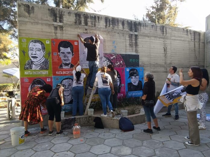 Familias colocan carteles de búsqueda en Zapopan para visibilizar a sus desaparecidos