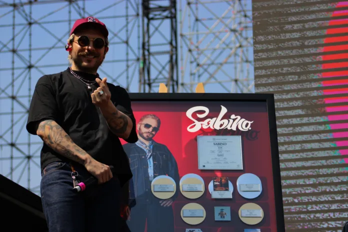 El próximo 28 de febrero el fundador del SAB HOP Sabino, dará un concierto en el Estadio GNP Seguros. Un evento que promete ser un gran show al hacer un recorrido por los álbumes del cantante y contar con diversas colaboraciones para que cada persona que asista, viva un buen momento, se lleve un aprendizaje y un gran recuerdo. El próximo 28 de febrero el fundador del SAB HOP Sabino, dará un concierto en el Estadio GNP Seguros. Un evento que promete ser un gran show al hacer un recorrido por los álbumes del cantante y contar con diversas colaboraciones para que cada persona que asista, viva un buen momento, se lleve un aprendizaje y un gran recuerdo.