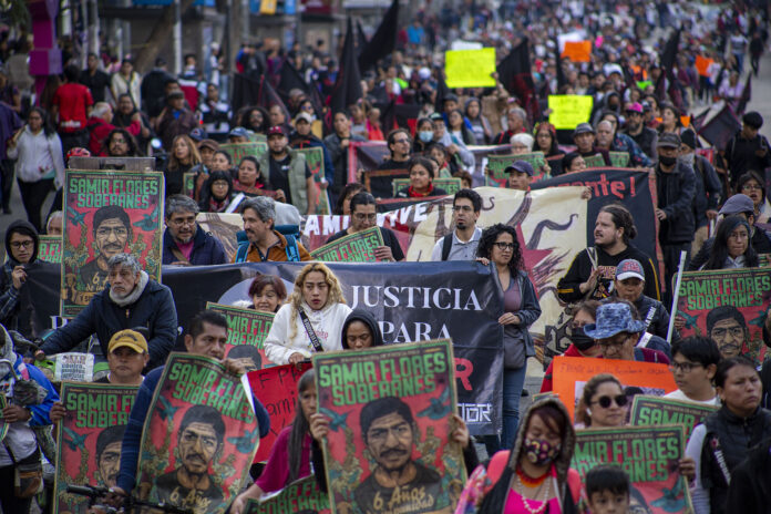 A seis años del asesinato de Samir Flores, organizaciones y comunidades marchan exigiendo justicia en la CDMX