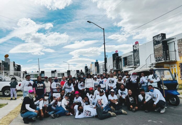 Durante la inspección, los integrantes del colectivo encontraron decenas de restos óseos calcinados, piezas dentales, identificaciones y prendas de vestir de hombres y mujeres. Además, se hallaron alrededor de 400 pares de zapatos, mochilas, carteras y maletas, lo que sugiere que el lugar fue utilizado como un centro de exterminio por parte del crimen organizado. Testimonios de los buscadores indican que el sitio tenía signos evidentes de haber sido utilizado sistemáticamente para incinerar cuerpos, con estructuras diseñadas para la quema y eliminación de restos humanos.